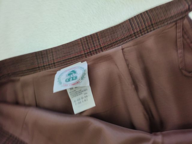 Falda corta de señora.