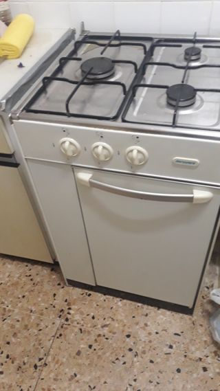Cocina sin horno se mete bombona en la misma de segunda mano por 70 EUR en  El Prat de Llobregat en WALLAPOP