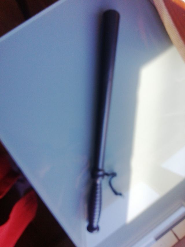 Esposas y porra policia