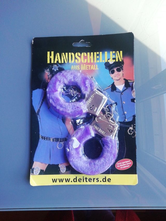 Esposas y porra policia