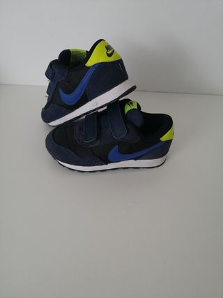 Zapatillas Nike talla 25 de segunda mano por 15 EUR en Museros en WALLAPOP