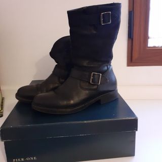 Botas negras mujer Pier One de segunda mano por 15 EUR en Retuerta de  Bullaque en WALLAPOP