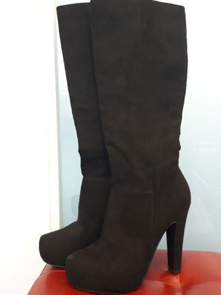 Botas altas PRIMADONNA de segunda mano por 25 EUR en Madrid en WALLAPOP
