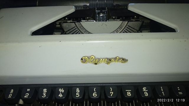 Máquina de escribir olympia.