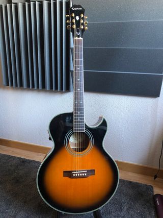 Guitarra acústica Epiphone Pr 5E de segunda mano por 350 EUR en Torrejón de  Ardoz en WALLAPOP