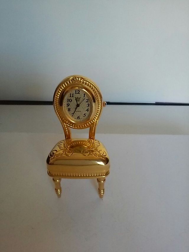 Reloj decoratvo. funciona perfectamente.