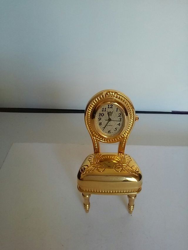 Reloj decoratvo. funciona perfectamente.