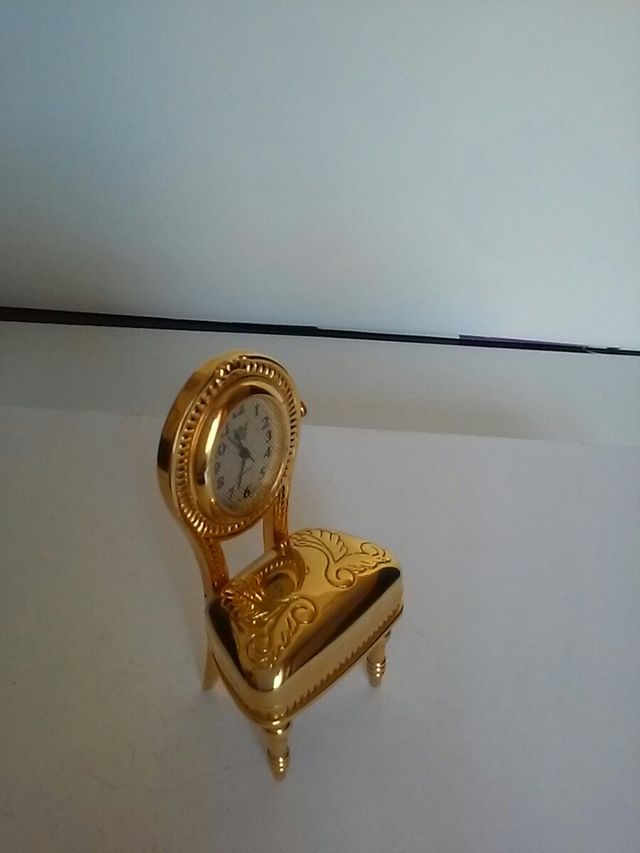 Reloj decoratvo. funciona perfectamente.