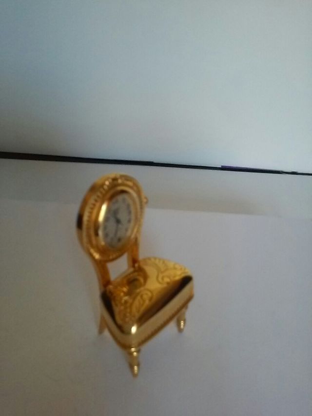 Reloj decoratvo. funciona perfectamente.