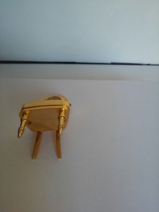 Reloj decoratvo. funciona perfectamente.