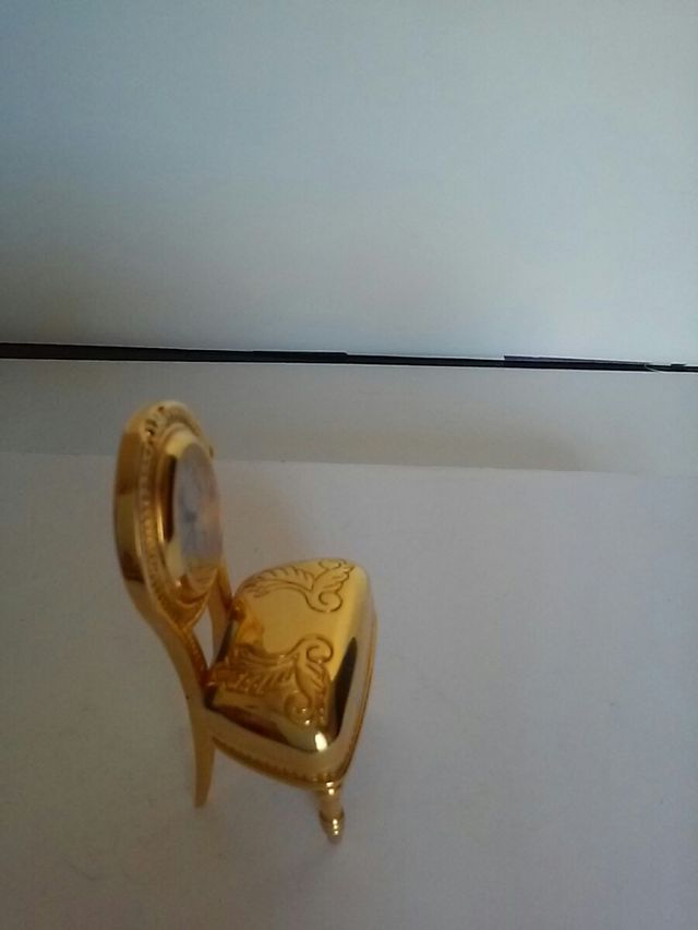 Reloj decoratvo. funciona perfectamente.