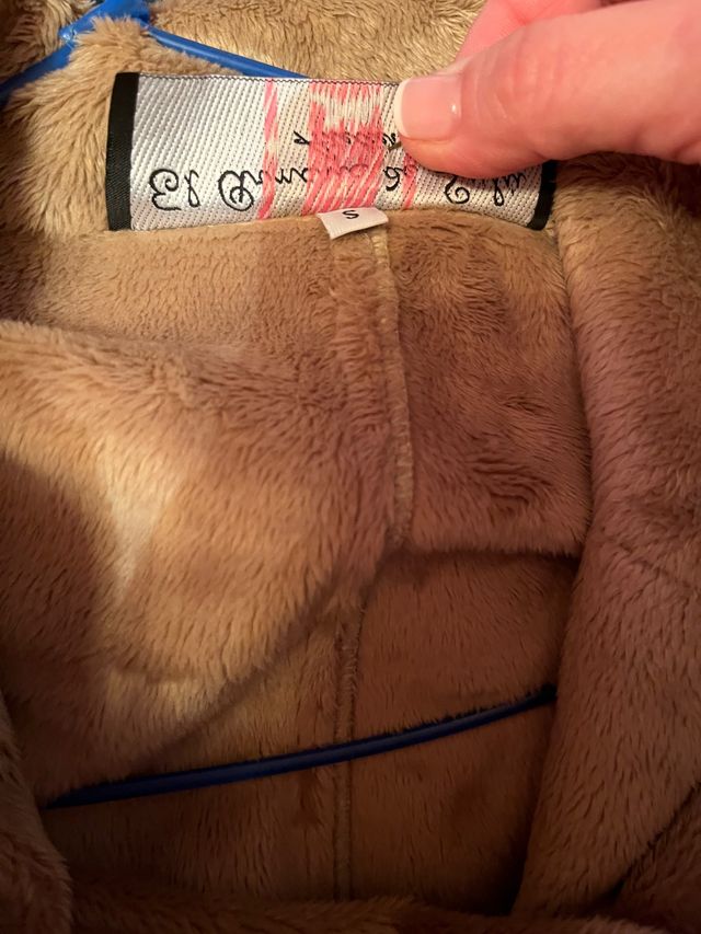 Abrigo marca el armario de lulu