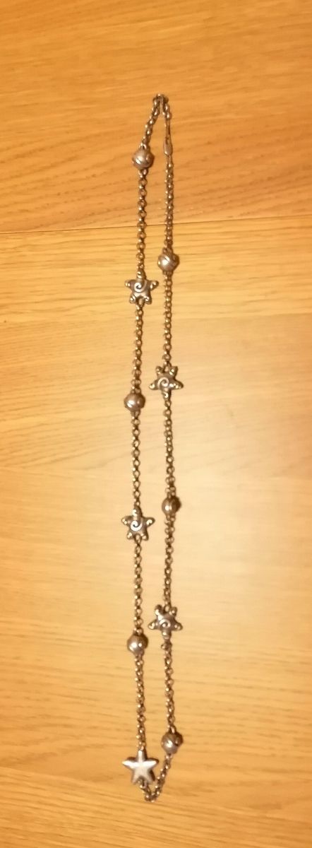 Conjunto de collar largo y dos pares de pendientes