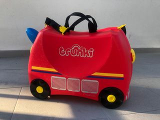 Maleta de viaje infantil con asiento de segunda mano por 30 EUR en  Barcelona en WALLAPOP