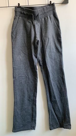 Pantalón Chándal Campana Silver Basics de segunda mano por 5 EUR en  Valladolid en WALLAPOP
