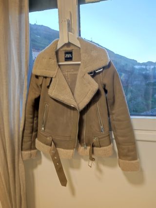 Cazadora doble faz Zara de segunda mano por 39 EUR en Santurtzi en WALLAPOP
