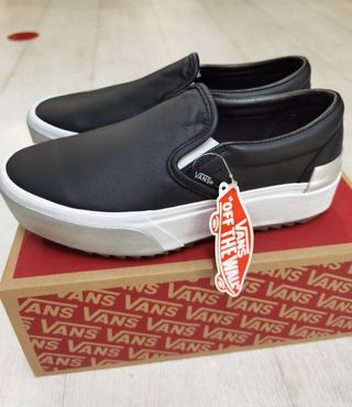 Mocasines Vans negros mujer con plataforma nuevos. de segunda mano por 55  EUR en Avilés en WALLAPOP
