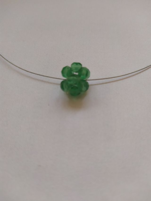 Gargantilla con abalorio