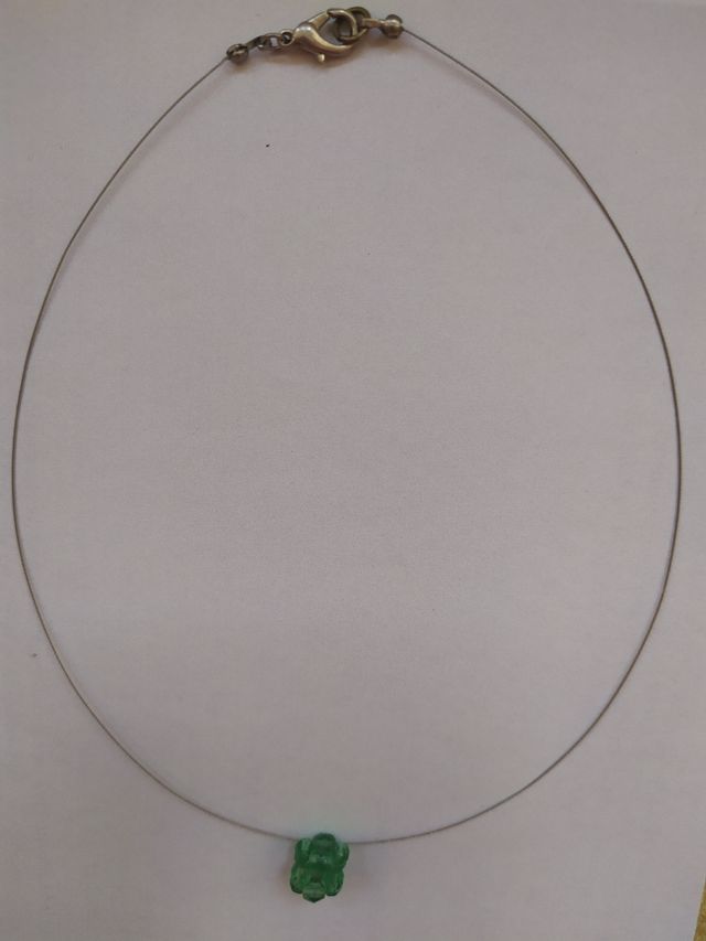 Gargantilla con abalorio