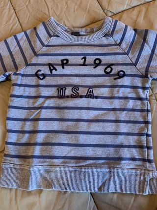2 sudaderas GAP T 3 años de segunda mano por 8 EUR en Arganda del Rey en  WALLAPOP