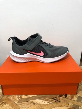 NIKE DOWNSHIFTER N.32 de segunda mano por 29,9 EUR en Viladecans en WALLAPOP