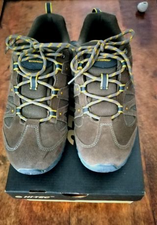 Zapatilla de trekking Hi-Tec Senda WP de segunda mano por 15 EUR en Cádiz  en WALLAPOP