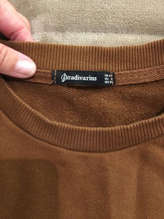 Sudadera Stradivarius de segunda mano por 2 EUR en Badajoz en WALLAPOP