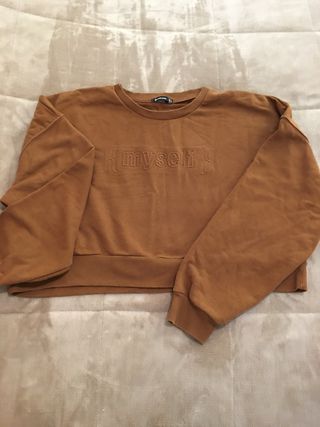 Sudadera Stradivarius de segunda mano por 2 EUR en Badajoz en WALLAPOP
