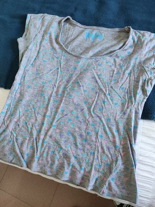 Camiseta Básica Primark de segunda mano por 2 EUR en Bormujos en WALLAPOP