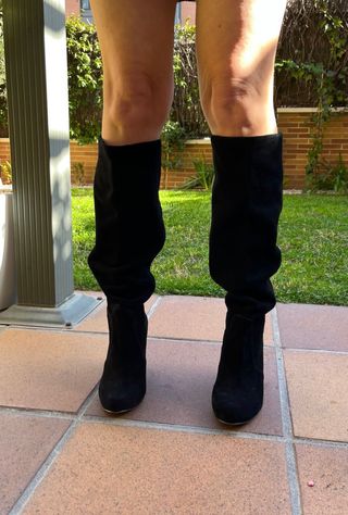 Botas altas negras talla 37 con cuña de segunda mano por 13 EUR en Madrid  en WALLAPOP