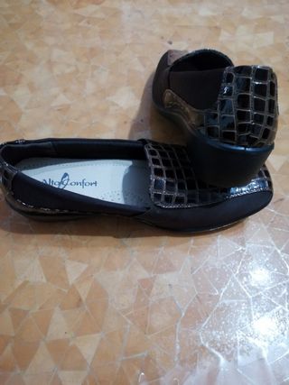 Zapatos Alto Confort de segunda mano por 15 EUR en Lloret de Mar en WALLAPOP