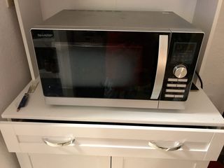 Horno-microondas convección Sharp de segunda mano por 40 EUR en Bonny  Barrio en WALLAPOP