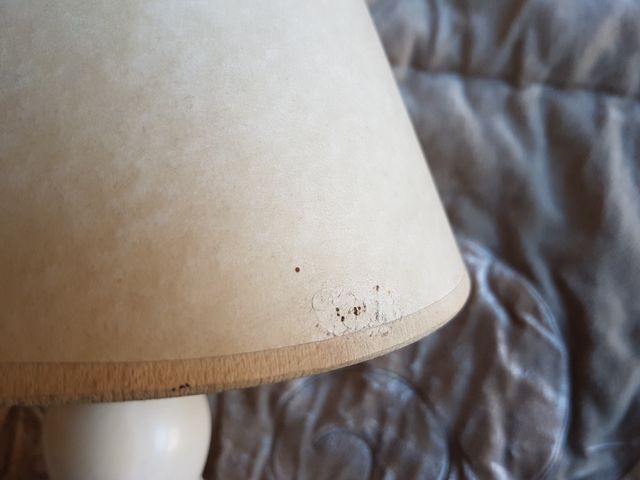 Lampara vintage de mesita de noche.