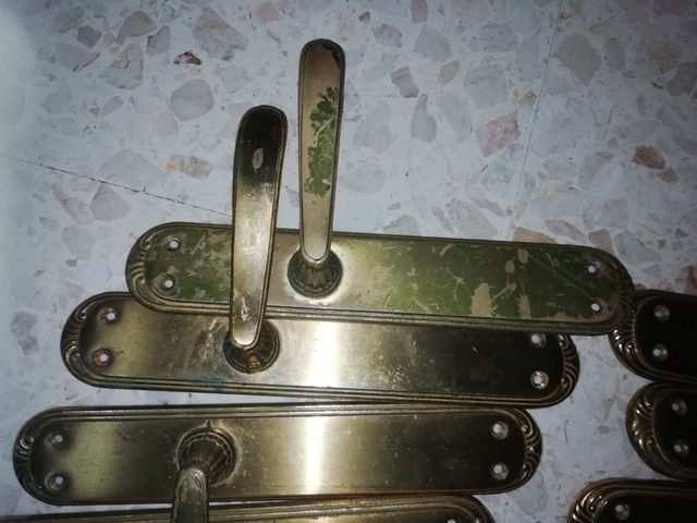Disponible 8 Jgos de manillas para puertas