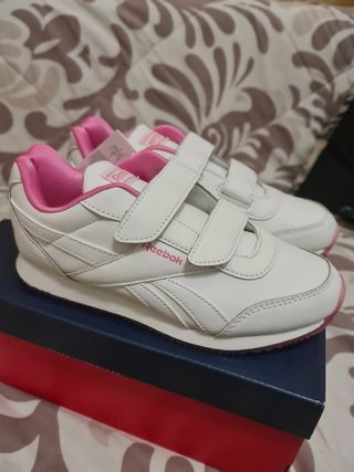 Zapatillas reebok talla 33 a estrenar de segunda mano por 20 EUR en Parla  en WALLAPOP