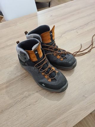 Botas Trekking Decathlon de segunda mano por 40 EUR en Leganés en WALLAPOP