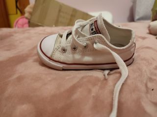 Zapatillas bebé converse número 22 de segunda mano por 18 EUR en Badajoz en  WALLAPOP