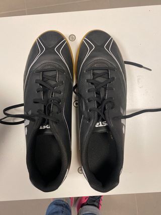 Zapatillas kipsta futbol sala de segunda mano por 8 EUR en La Vall d\\'Uixó  en WALLAPOP