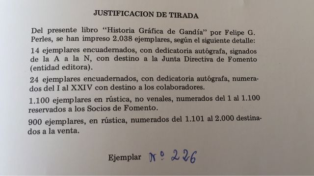 Libro antiguo ilustrado de Gandia.
