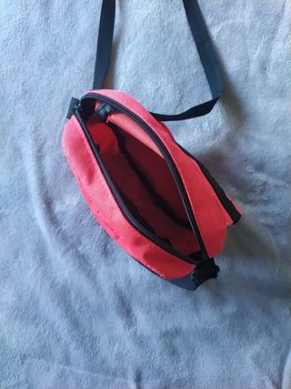 Bolso, mariconera. de segunda mano por 2 EUR en Gandía en WALLAPOP