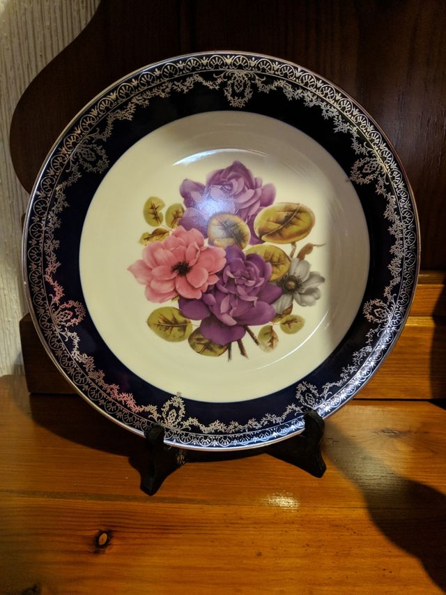 plato con decorado en plata impresa