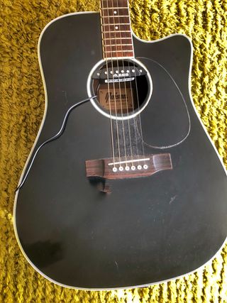 Guitarra acustica Maison de segunda mano por 120 EUR en Donostia-San  Sebastián en WALLAPOP