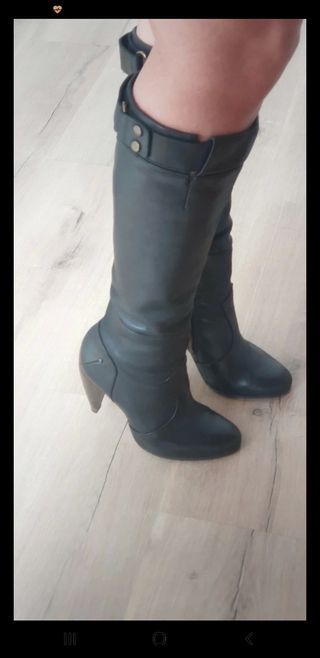 Botas altas negras Buffalo de segunda mano por 40 EUR en Badalona en  WALLAPOP