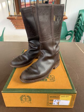 Botas camperas. de segunda mano por 60 EUR en Málaga en WALLAPOP