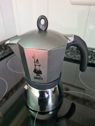 Cafetera Italiana Bialetti Moka 9 tazas de segunda mano por 35 EUR en  Castro-Urdiales en WALLAPOP