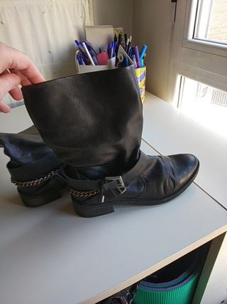 Botines Zara cadena N.37 de segunda mano por 10 EUR en Zaragoza en WALLAPOP