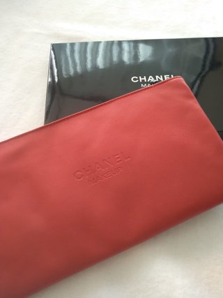 Neceser Chanel rojo de segunda mano por 24 EUR en Viladecavalls en WALLAPOP