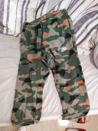 PANTALONES NIKE MILITAR de segunda mano por 10 EUR en Almería en WALLAPOP