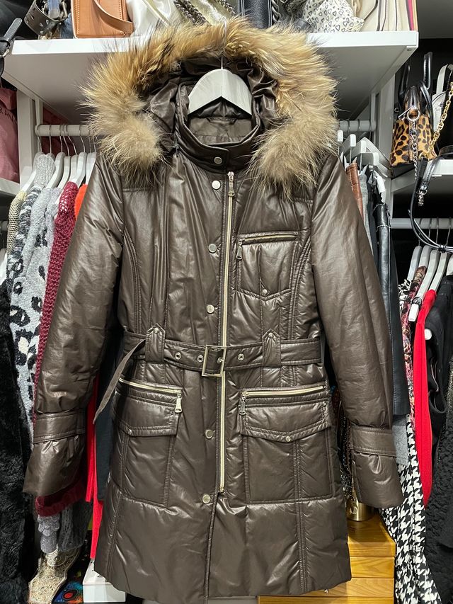 Parka marron cuello piel natural abriga!