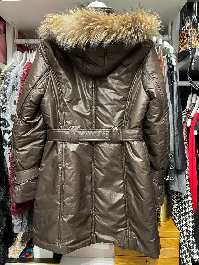 Parka marron cuello piel natural abriga!